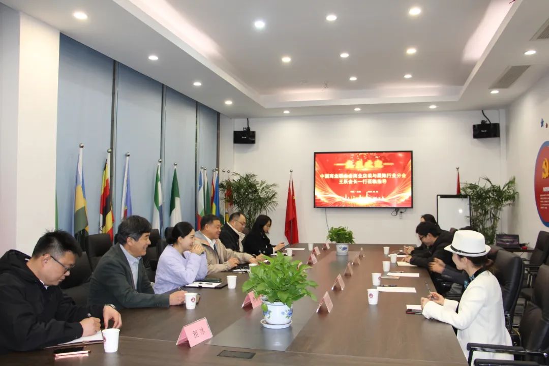 中國商聯(lián)商業(yè)店裝與展陳行業(yè)分會會長王躍一行到訪浙江工商大學創(chuàng)業(yè)園參觀交流、共促發(fā)展